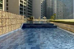 Waves - Canal-View Elegance 1BR Apt in Reva Residences